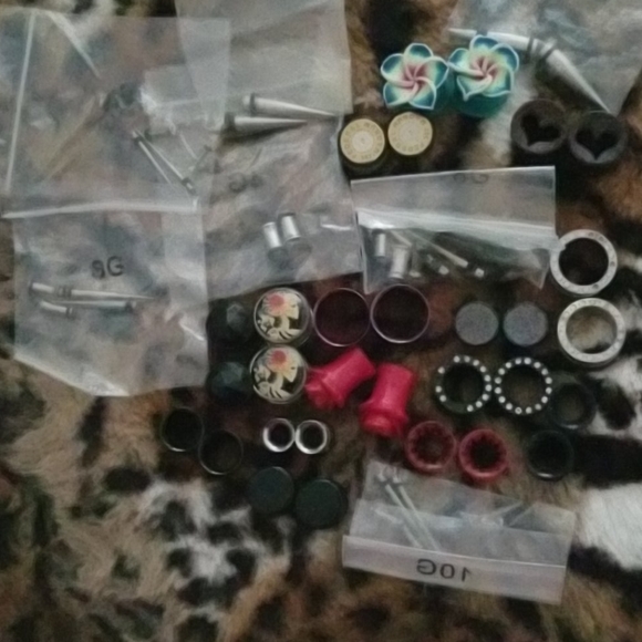 Jewelry - Ear plugs & tunnels